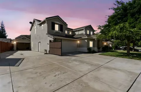 Exterior - 864 N Heartland Dr, Manteca, CA 95337 photo 1 of 7