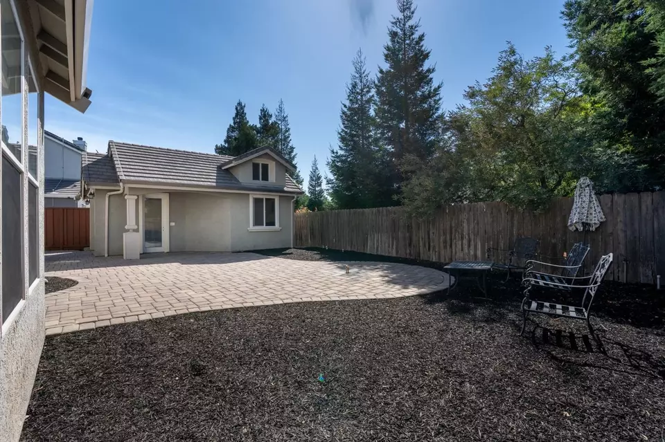Exterior - 864 N Heartland Dr, Manteca, CA 95337 photo 5 of 7