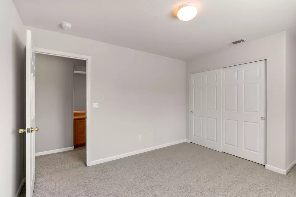 Bedroom - 864 N Heartland Dr, Manteca, CA 95337 photo 6 of 9
