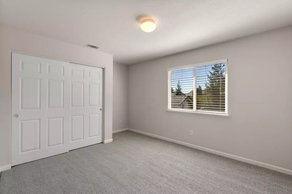 Bedroom - 864 N Heartland Dr, Manteca, CA 95337 photo 5 of 9