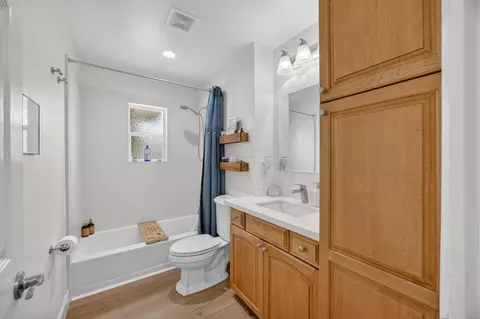 Bath - 5325 Flagstone St, Carmichael, CA 95608 photo 1 of 5
