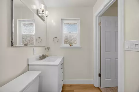 Bath - 5325 Flagstone St, Carmichael, CA 95608 photo 4 of 5