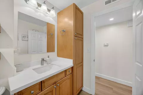Bath - 5325 Flagstone St, Carmichael, CA 95608 photo 2 of 5