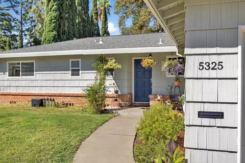 Exterior - 5325 Flagstone St, Carmichael, CA 95608 photo 4 of 16