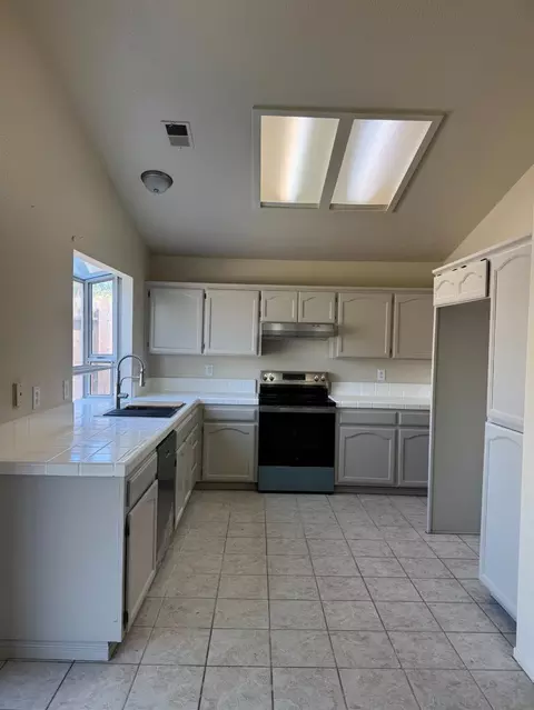 2217 Shadowbrook Way, Modesto, CA 95351 photo 4