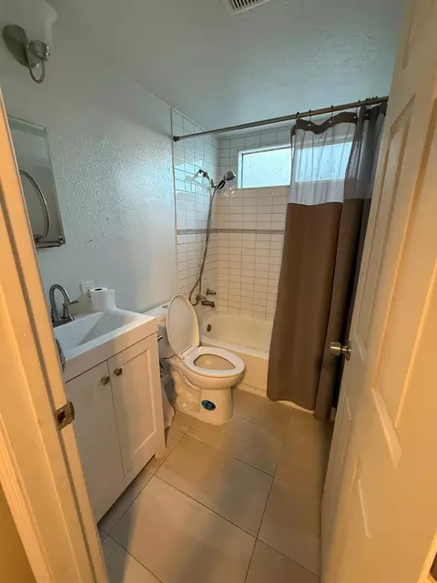 Bath - 622 Josilane, Modesto, CA 95351 photo 1 of 2