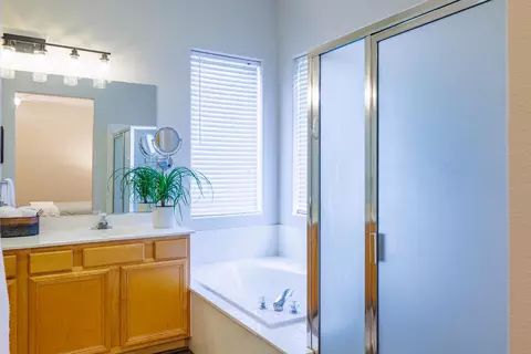 Bath - 3224 Miadora Ct, Modesto, CA 95355 photo 2 of 6