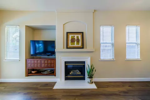 Living - 3224 Miadora Ct, Modesto, CA 95355 photo 3 of 4