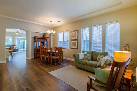 Living - 3224 Miadora Ct, Modesto, CA 95355 photo 2 of 4
