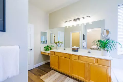 Bath - 3224 Miadora Ct, Modesto, CA 95355 photo 4 of 6