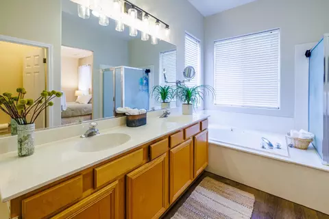 Bath - 3224 Miadora Ct, Modesto, CA 95355 photo 5 of 6