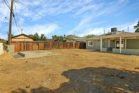Exterior - 339 E 22nd St, Tracy, CA 95376 photo 5 of 6