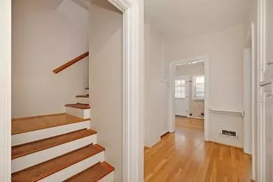 Entry Way - 535 Myrtle Ave, Modesto, CA 95350 photo 2 of 3