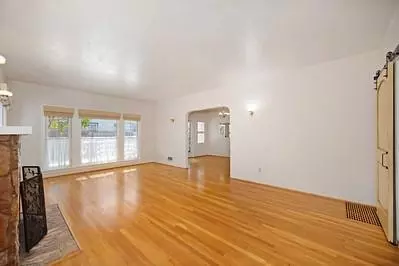 Living - 535 Myrtle Ave, Modesto, CA 95350 photo 1 of 8