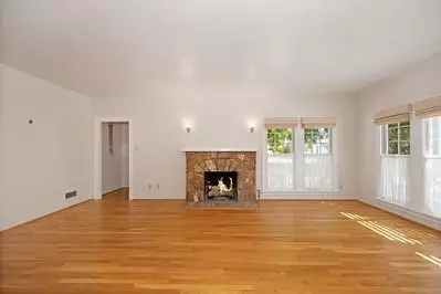Living - 535 Myrtle Ave, Modesto, CA 95350 photo 3 of 8