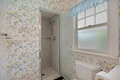 Bath - 535 Myrtle Ave, Modesto, CA 95350 photo 2 of 2