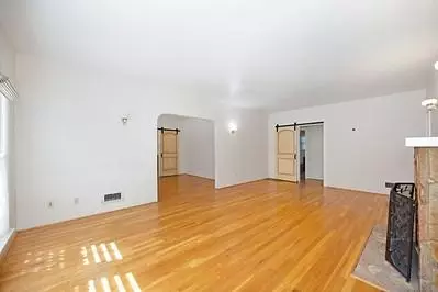 Living - 535 Myrtle Ave, Modesto, CA 95350 photo 4 of 8