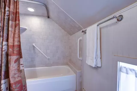 Bath - 25107 Main St, Capay, CA 95607 photo 2 of 3