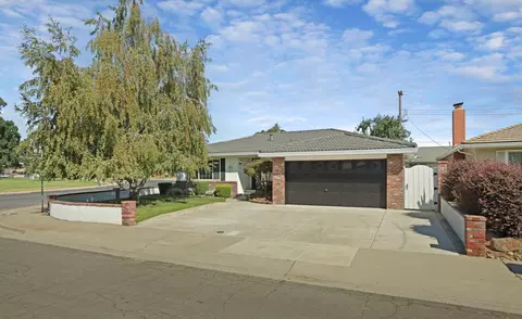 2145 W Pine St, Lodi, CA 95242 photo 1