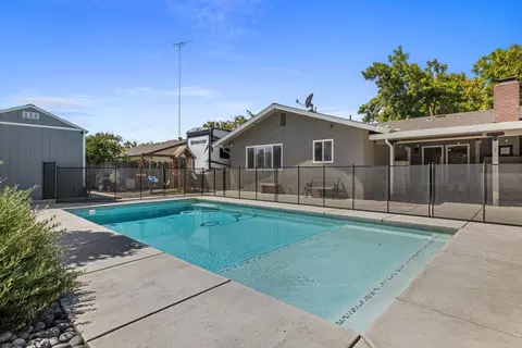 Exterior - 3016 Highgate Rd, Modesto, CA 95350 photo 8 of 10