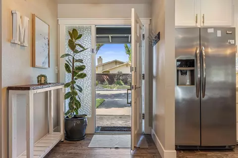 Entry Way - 3016 Highgate Rd, Modesto, CA 95350 photo 2 of 8
