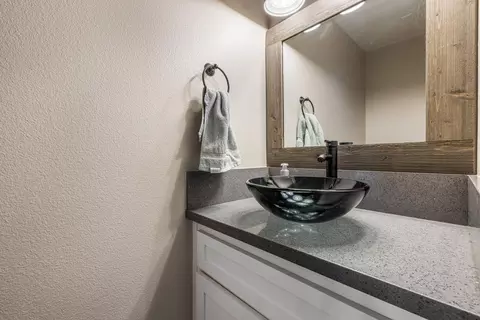 Bath - 3016 Highgate Rd, Modesto, CA 95350 photo 1 of 5
