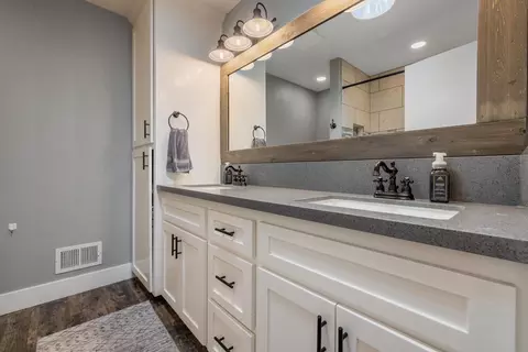 Bath - 3016 Highgate Rd, Modesto, CA 95350 photo 2 of 5