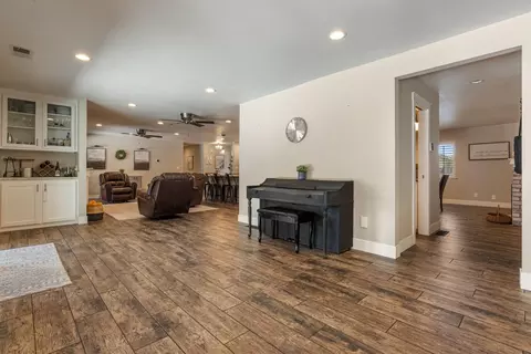 Entry Way - 3016 Highgate Rd, Modesto, CA 95350 photo 4 of 8