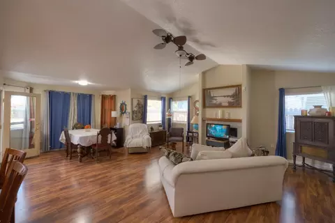 229 Tyler St, Patterson, CA 95363 photo 4