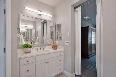 Bath - 2032 Cannery Loop, Davis, CA 95616 photo 2 of 5