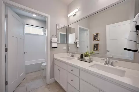 Bath - 2032 Cannery Loop, Davis, CA 95616 photo 4 of 5