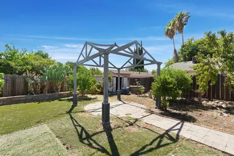 Exterior - 334 Osage Pl, Lathrop, CA 95330 photo 13 of 15