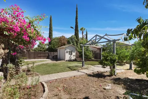 Exterior - 334 Osage Pl, Lathrop, CA 95330 photo 11 of 15