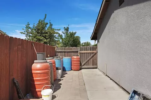 Exterior - 334 Osage Pl, Lathrop, CA 95330 photo 14 of 15