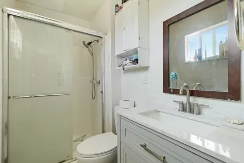 Bath - 334 Osage Pl, Lathrop, CA 95330 photo 3 of 3