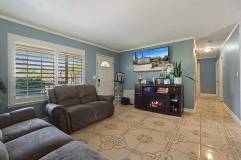 Entry Way - 334 Osage Pl, Lathrop, CA 95330 photo 2 of 3