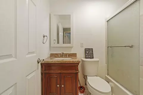 Bath - 334 Osage Pl, Lathrop, CA 95330 photo 1 of 3