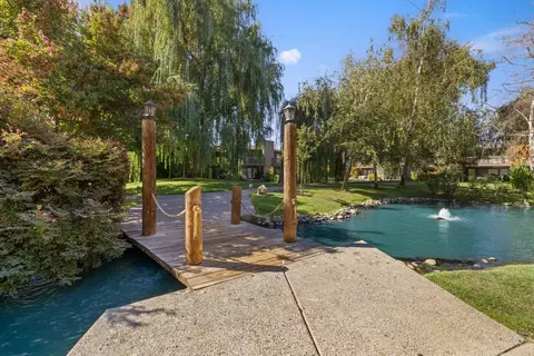 2448 Larkspur Ln #318, Sacramento, CA 95825