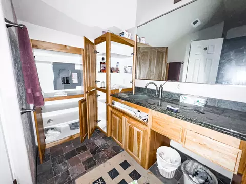 Bath - 10427 Barber Rd, Thornton, CA 95686 photo 1 of 4