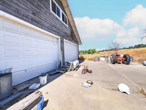 Exterior - 10427 Barber Rd, Thornton, CA 95686 photo 7 of 10