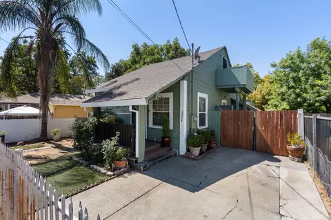 3024 44th St, Sacramento, CA 95817