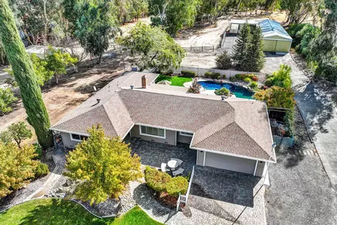 19858 Hillcrest Dr, Woodland, CA 95695