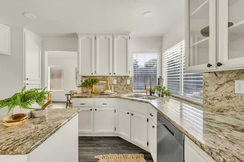 Kitchen - 8525 Sutter Creek Way, Antelope, CA 95843 photo 2 of 6