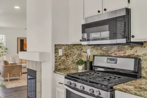 Kitchen - 8525 Sutter Creek Way, Antelope, CA 95843 photo 5 of 6