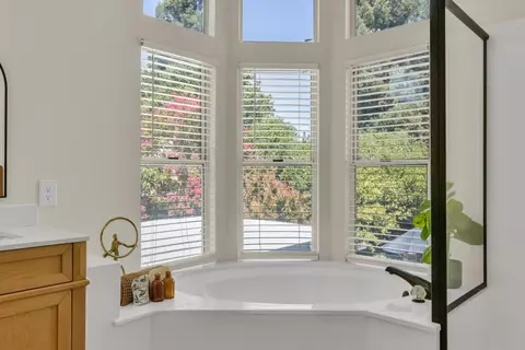 Bath - 8525 Sutter Creek Way, Antelope, CA 95843 photo 4 of 8