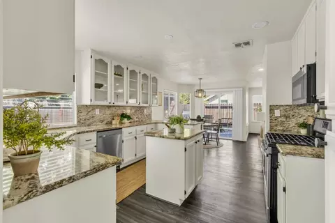 Kitchen - 8525 Sutter Creek Way, Antelope, CA 95843 photo 4 of 6