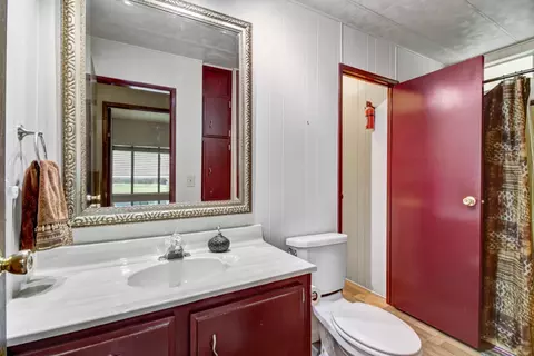 Bath - 427 Danielle Way, Folsom, CA 95630 photo 3 of 3