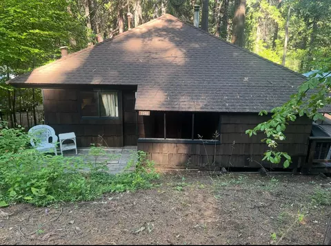 2346 Middle Dr, Arnold, CA 95223