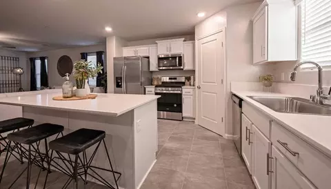 Kitchen - 364 Sable Ct #61 AR, Merced, CA 95341 photo 2 of 4