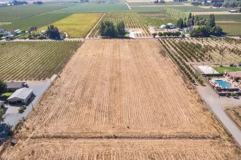 9514 E Peltier Rd, Acampo, CA 95220